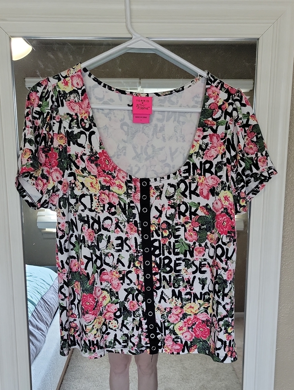 This Is A Torrid And Betsy Johnson Collab Great Top Size 1